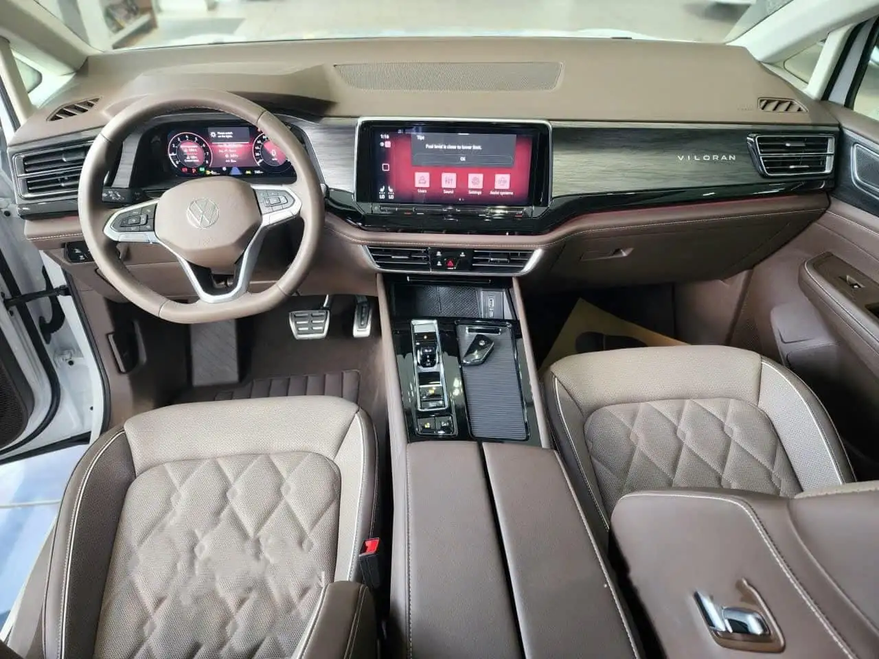 VW Viloran Luxury &#8211; Màu Trắng 2025