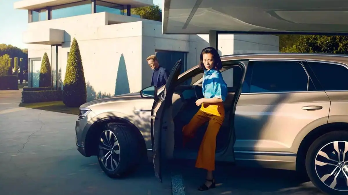 VW TOUAREG LUXURY &#8211; Màu Xanh