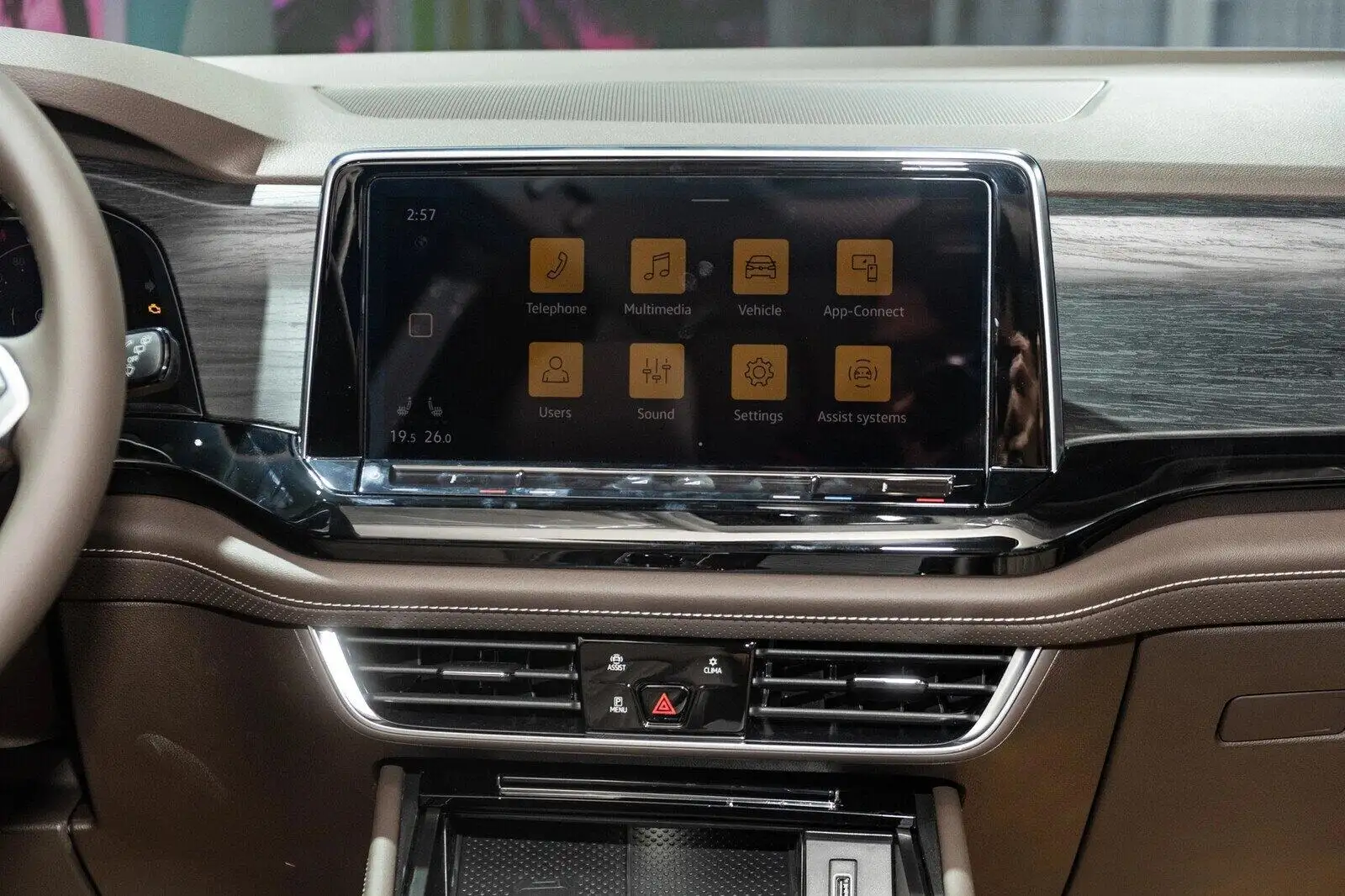 VW Viloran Luxury &#8211; Màu Đỏ 2024