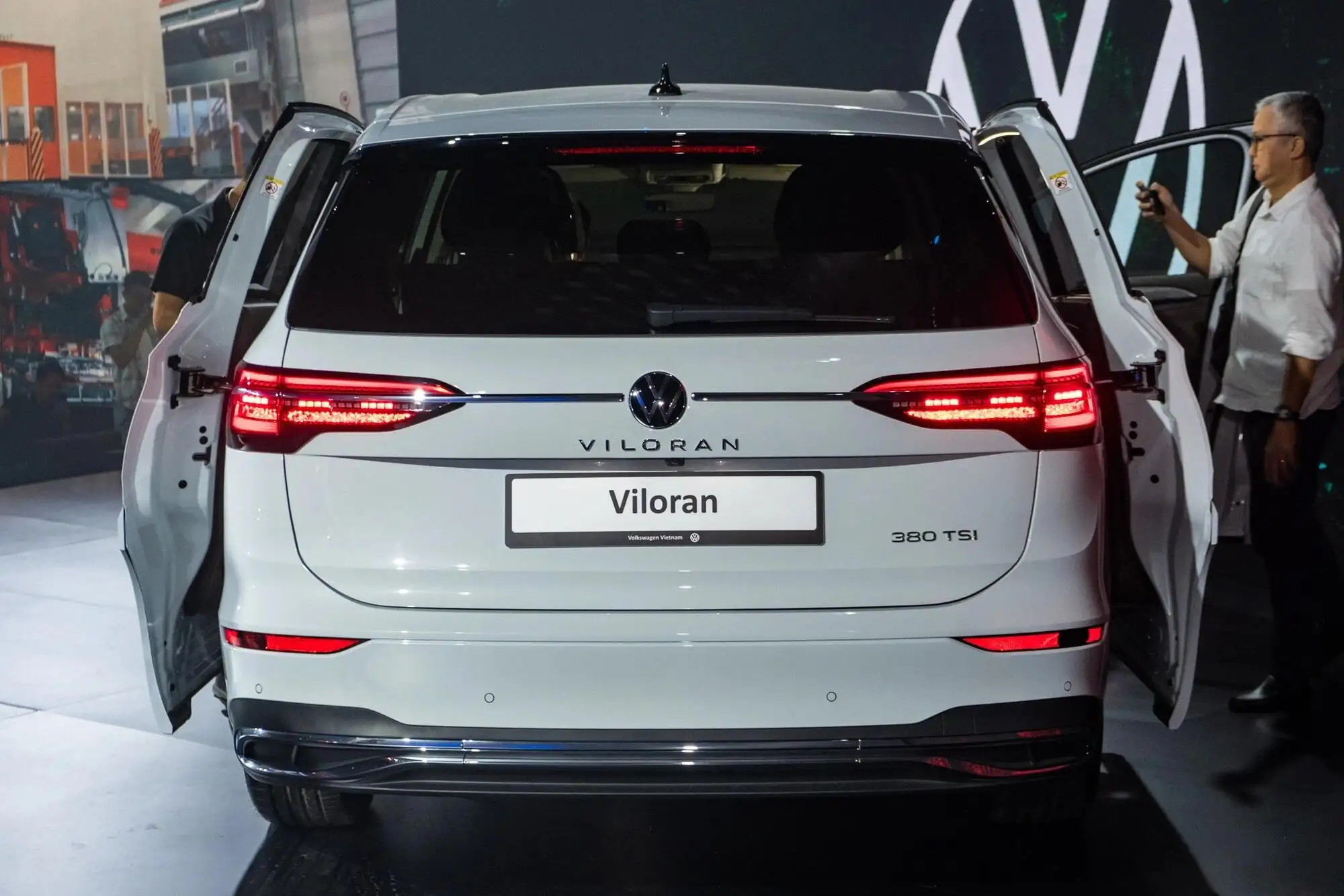 VW Viloran Luxury &#8211; Màu Đỏ 2024