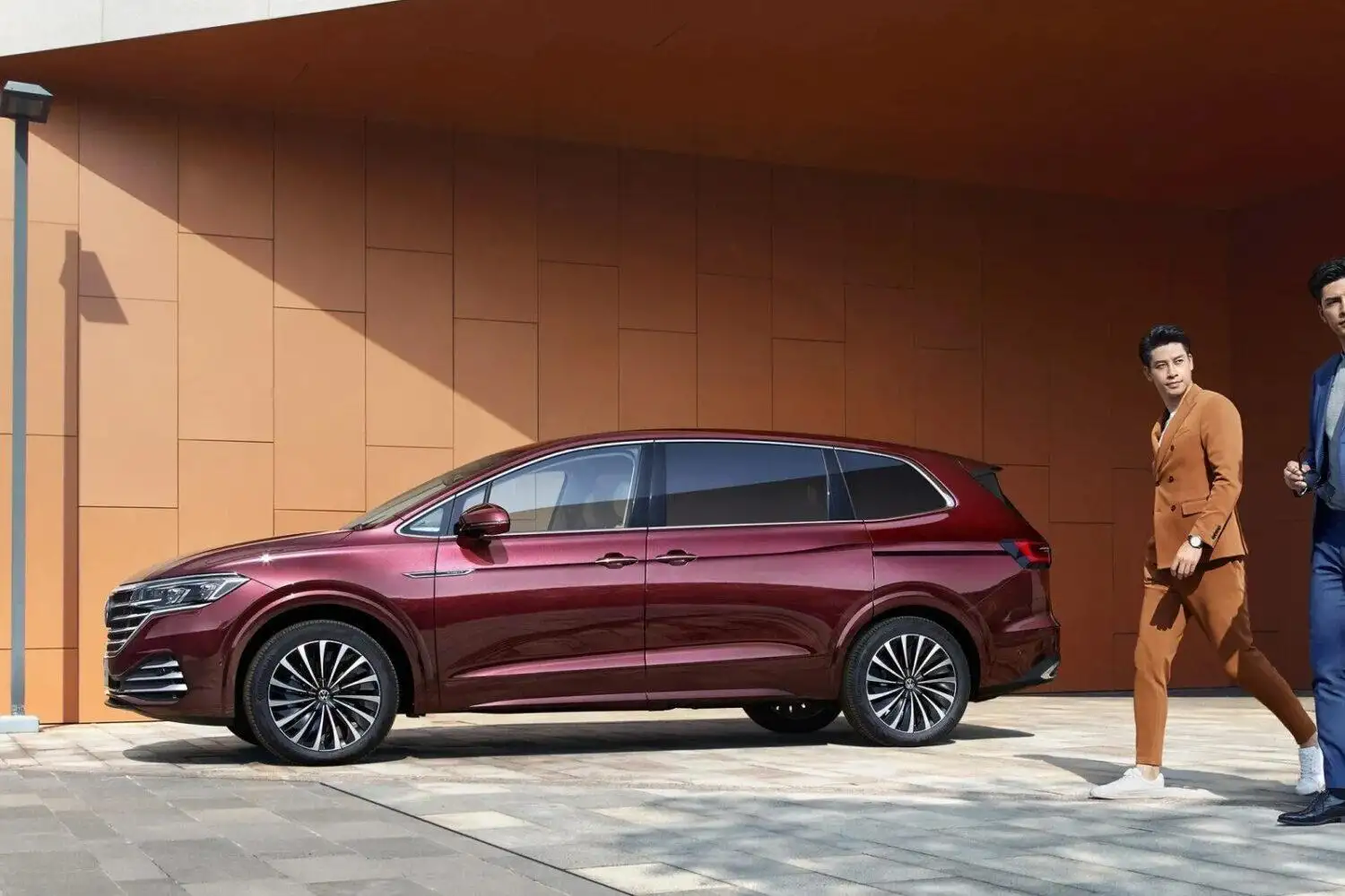 VW Viloran Luxury – Màu Đen 2025