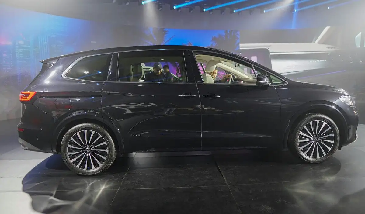 VW Viloran Luxury – Màu Đen 2025