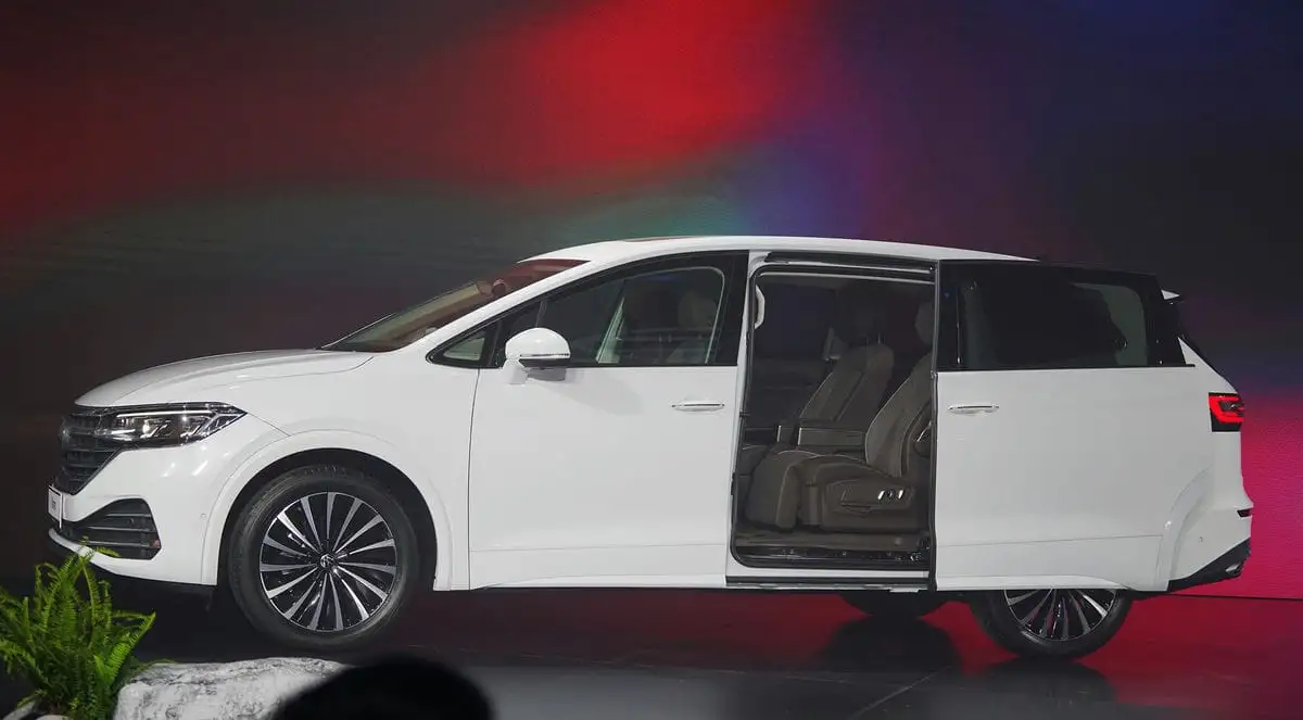 VW Viloran Luxury – Màu Đen 2025