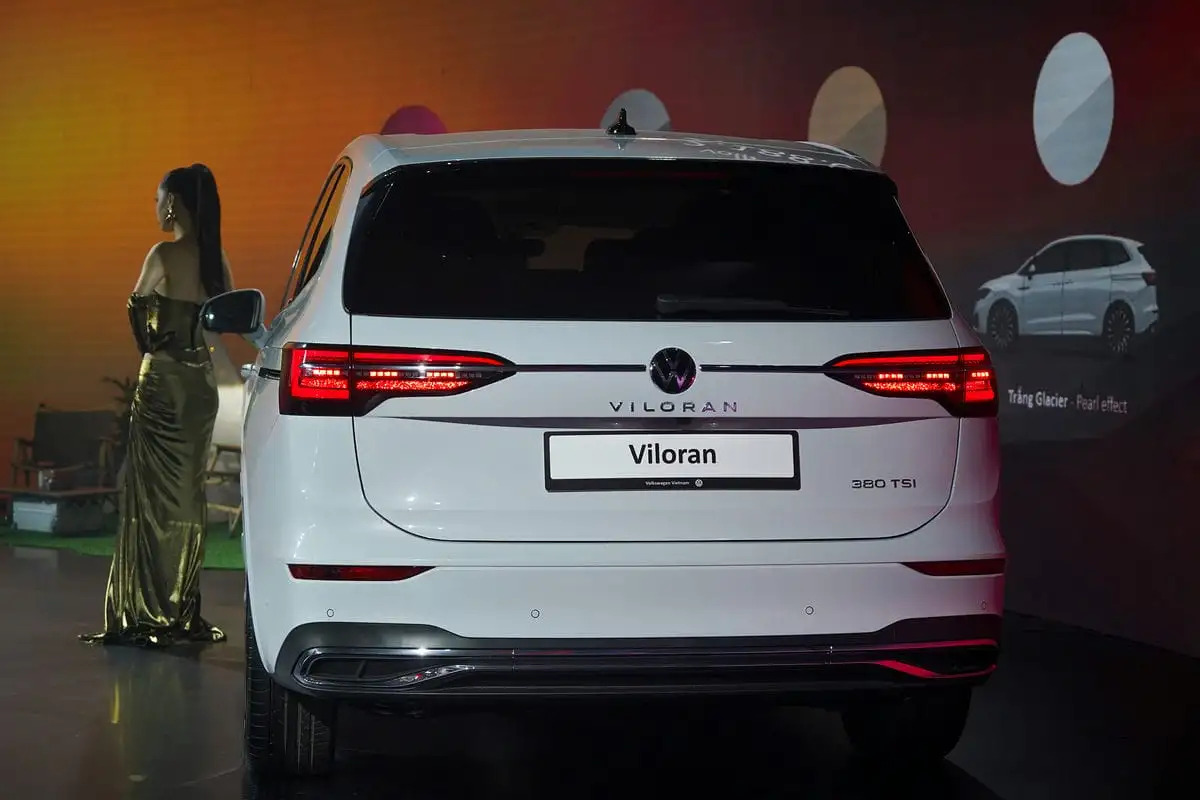 VW Viloran Luxury – Màu Đen 2025