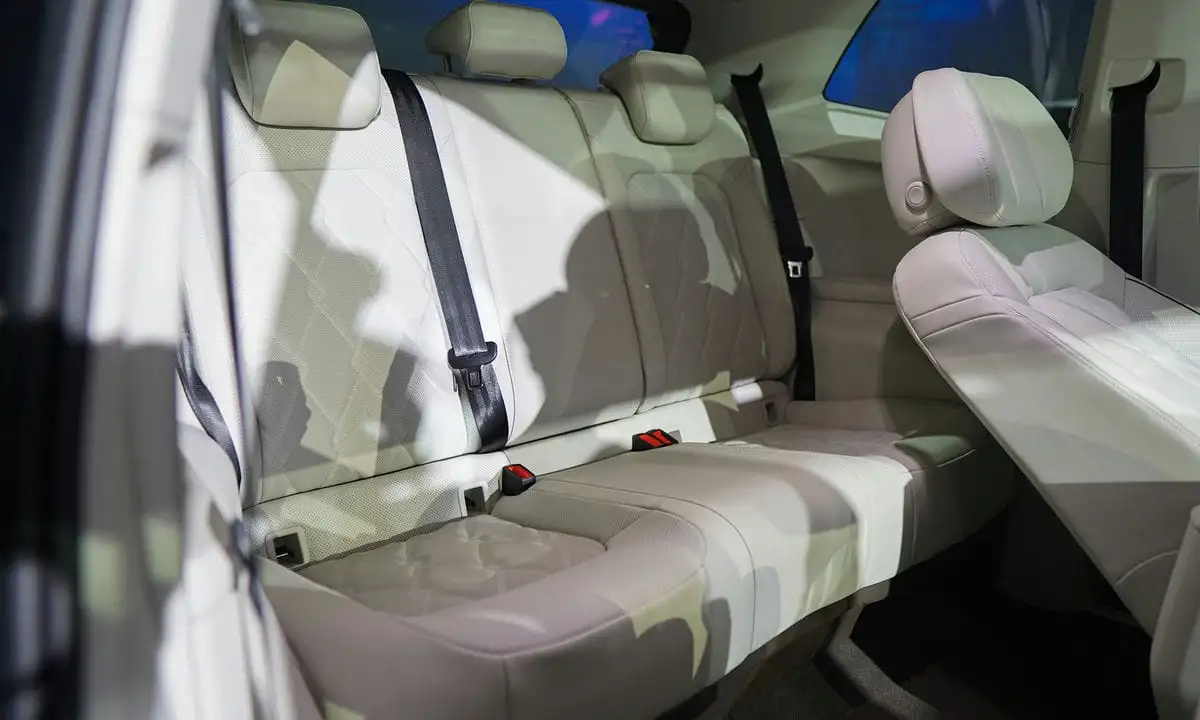 VW Viloran Luxury – Màu Đen 2025