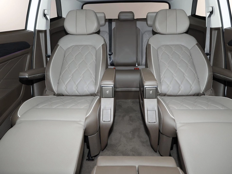 VW Viloran Luxury &#8211; Màu Đỏ 2024