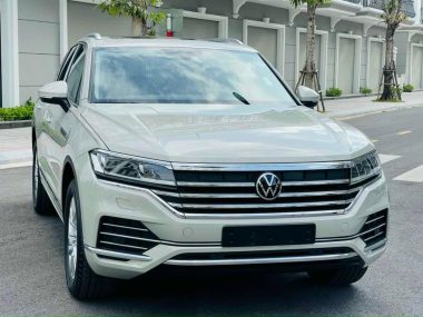 VW TOUAREG LUXURY - Màu Vàng Be