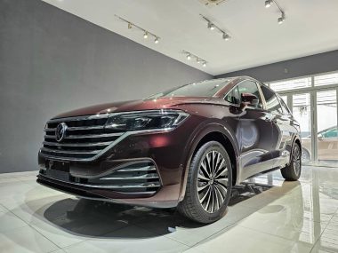 VW Viloran Luxury - Màu Đỏ 2024
