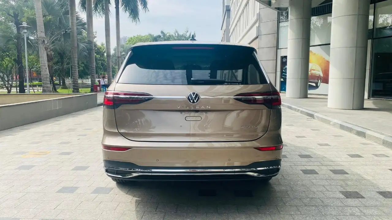 VW Viloran Luxury – Màu Vàng 2025