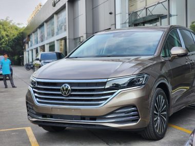 VW Viloran Luxury - Màu Vàng 2025