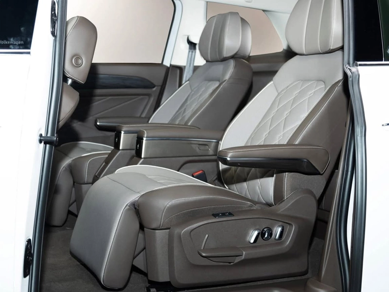 VW Viloran Luxury – Màu Bạc 2025