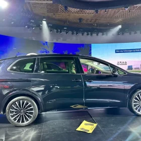 VW Viloran Luxury – Màu Đen 2025