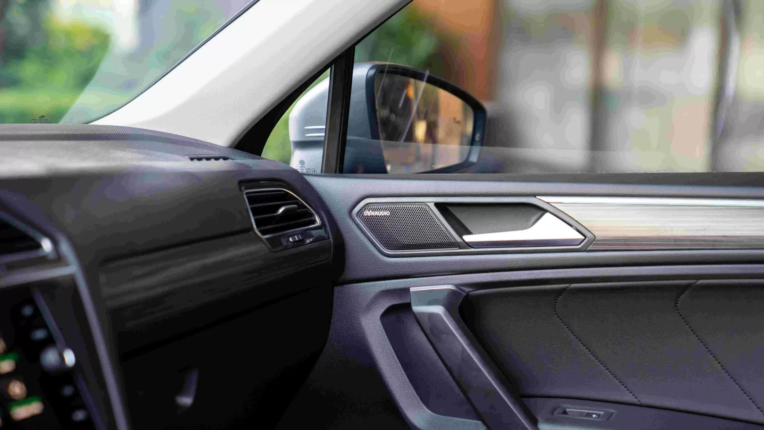 Volkswagen Ra Mắt Phiên Bản Tiguan Platinum Cao Cấp Với Giả Chỉ 1,688 Tỷ Đồng