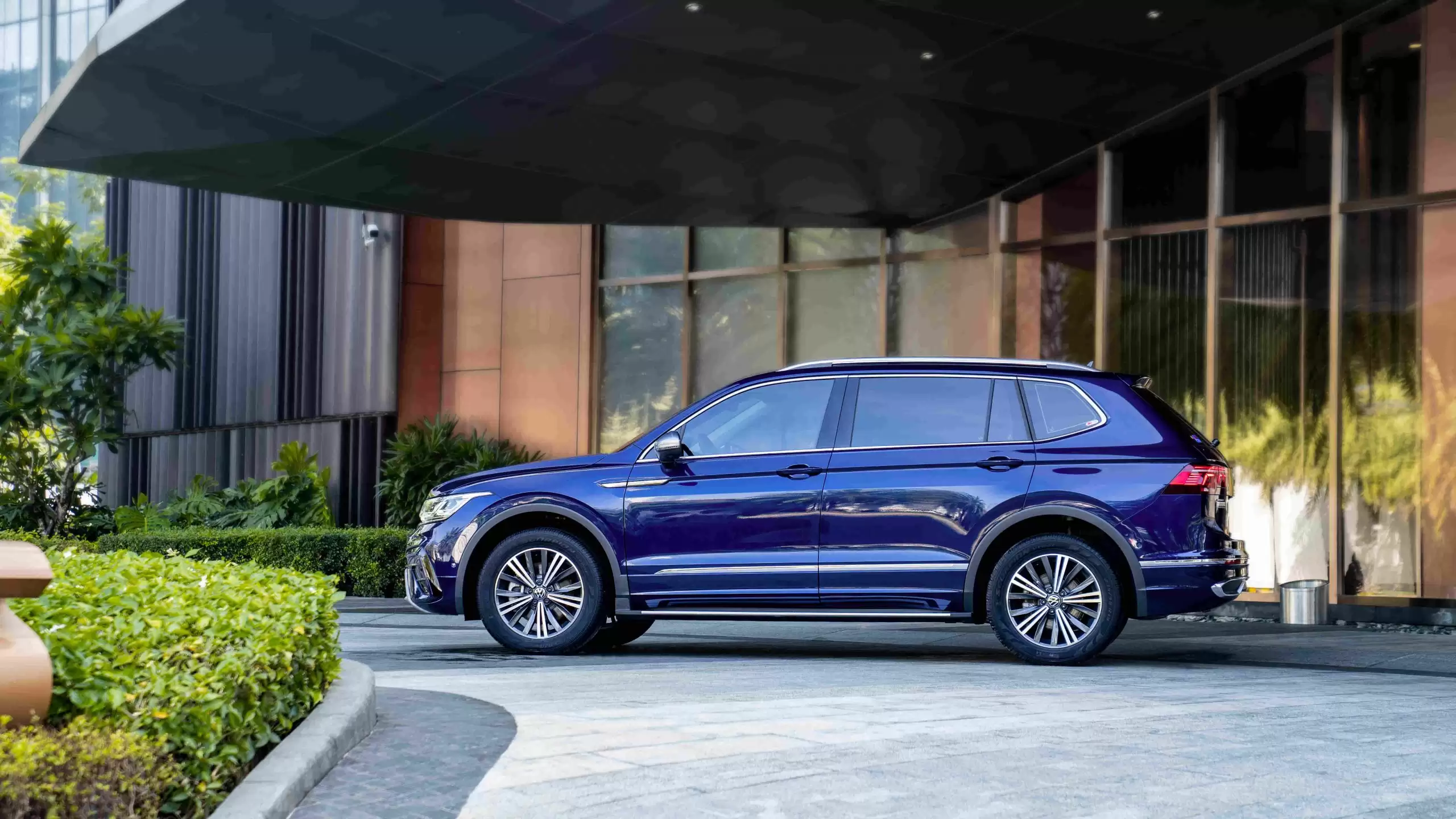 Volkswagen Ra Mắt Phiên Bản Tiguan Platinum Cao Cấp Với Giả Chỉ 1,688 Tỷ Đồng