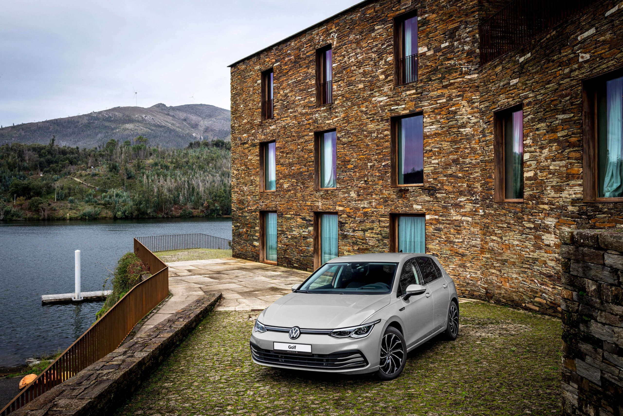 Volkswagen Golf 2025  | Hình ảnh chi tiết, Thông số kỹ thuật và Giá bán mới nhất