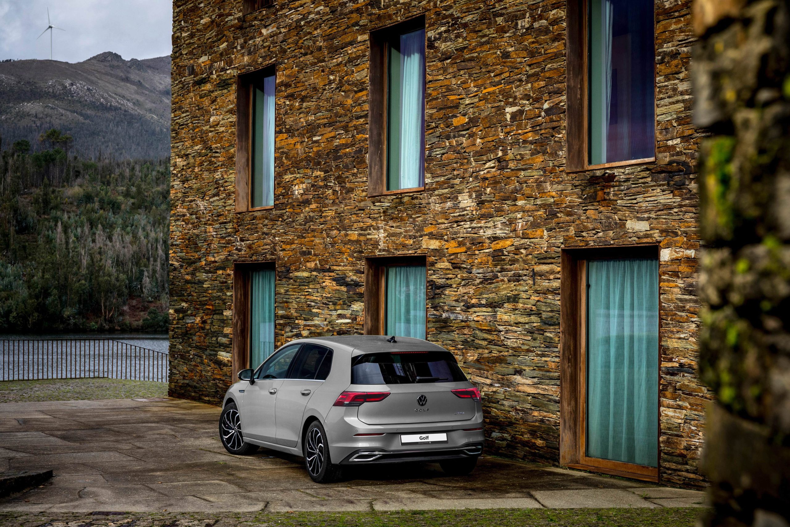 Volkswagen Golf 2025  | Hình ảnh chi tiết, Thông số kỹ thuật và Giá bán mới nhất