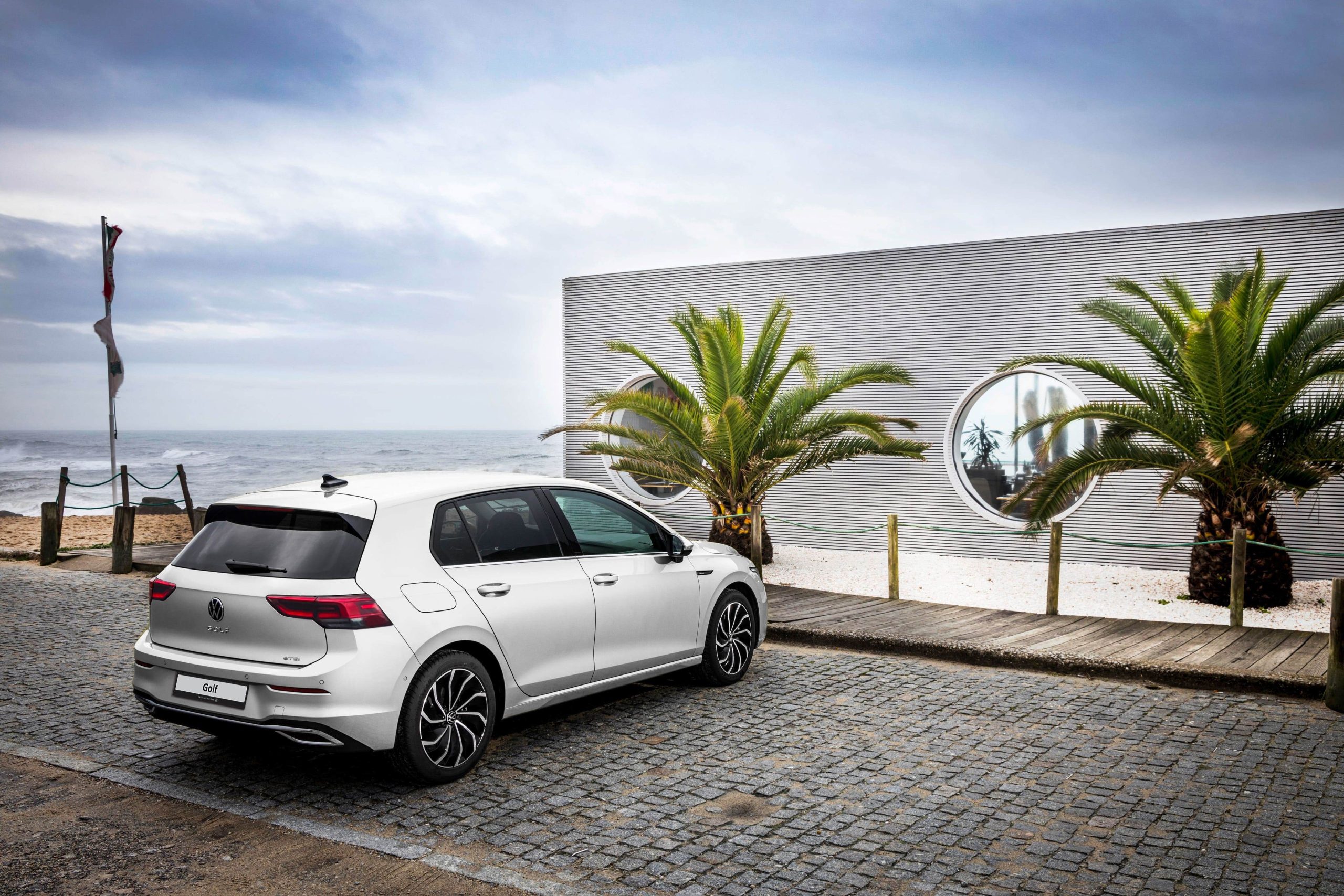 Volkswagen Golf 2025  | Hình ảnh chi tiết, Thông số kỹ thuật và Giá bán mới nhất