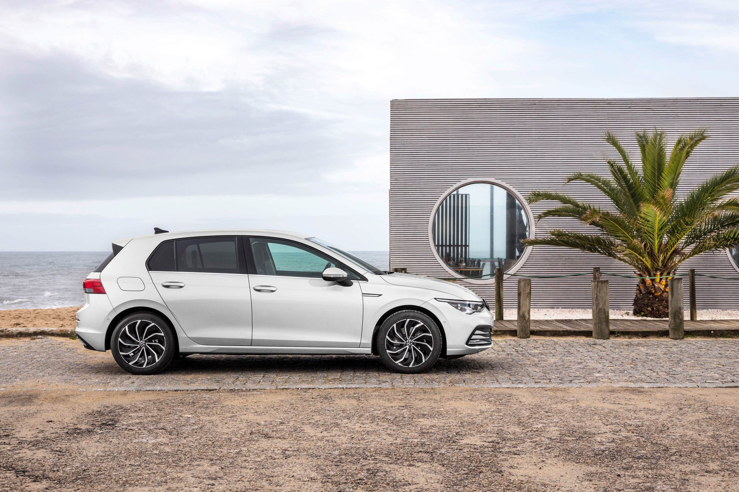 Volkswagen Golf 2025  | Hình ảnh chi tiết, Thông số kỹ thuật và Giá bán mới nhất