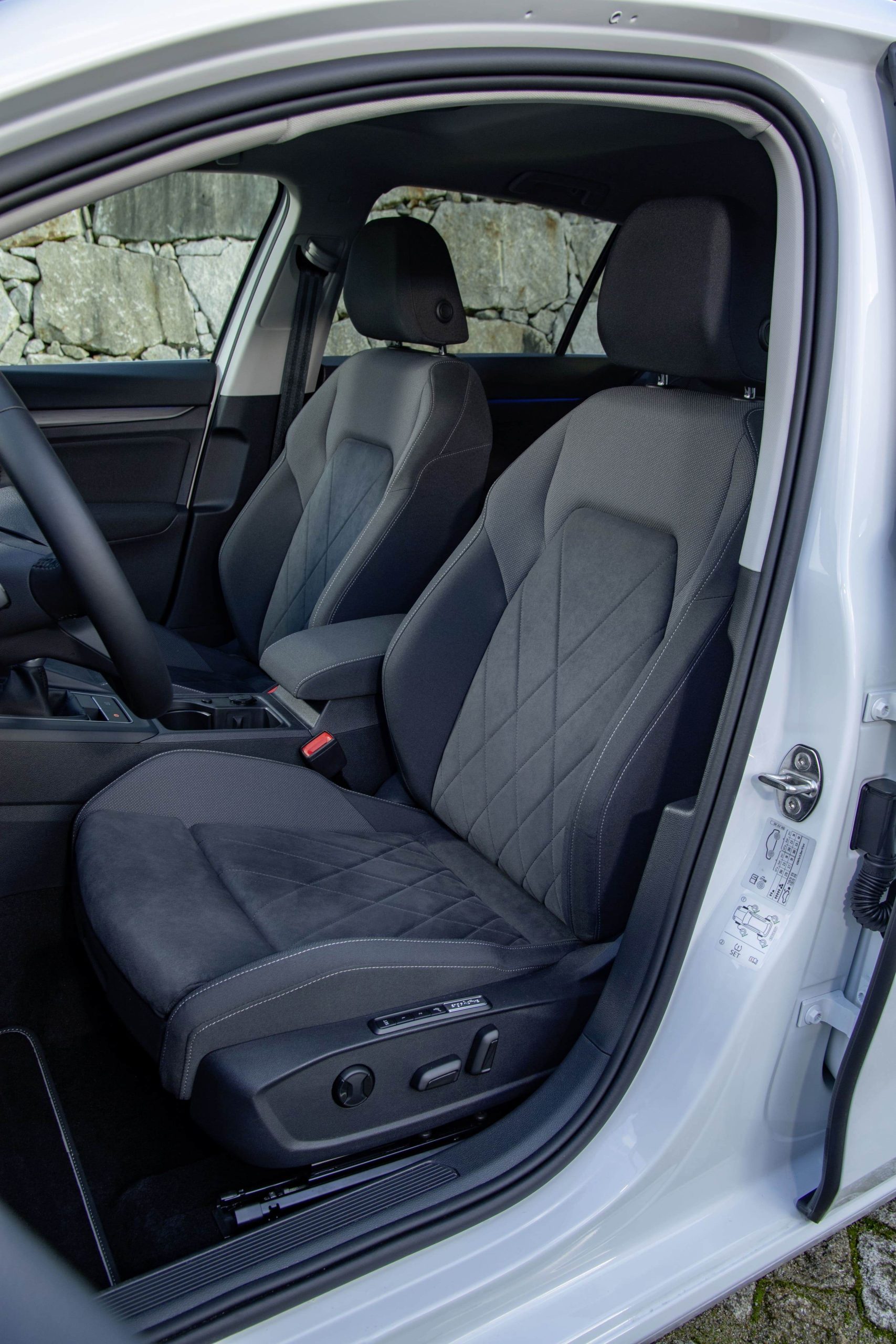 Volkswagen Golf 2025  | Hình ảnh chi tiết, Thông số kỹ thuật và Giá bán mới nhất